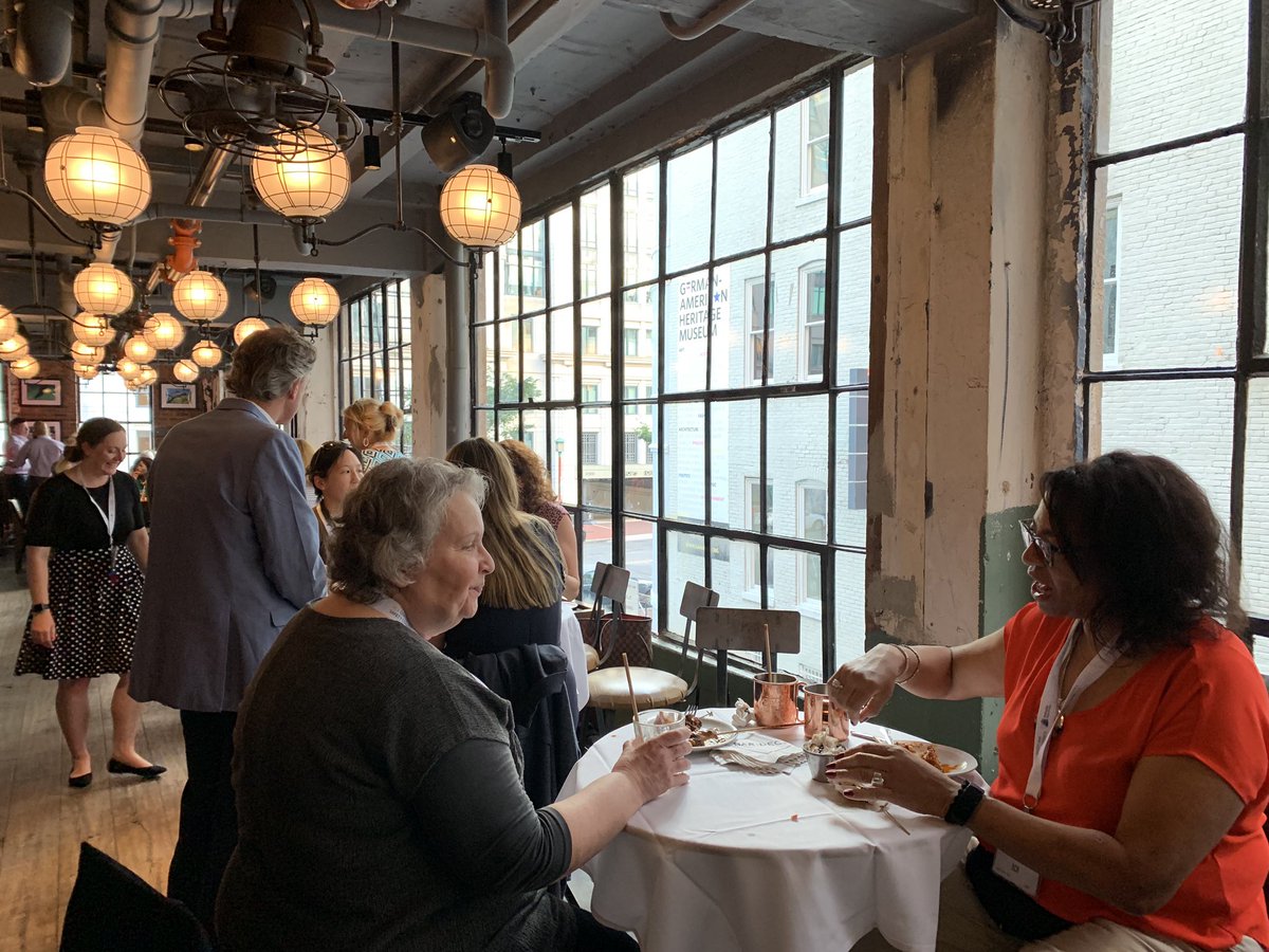 ISQIC1's tweet photo. Always good times when the ISQIC family gets together! #BarDeco #ACSQS19 #ISQICReception https://t.co/5jPetv0pvT