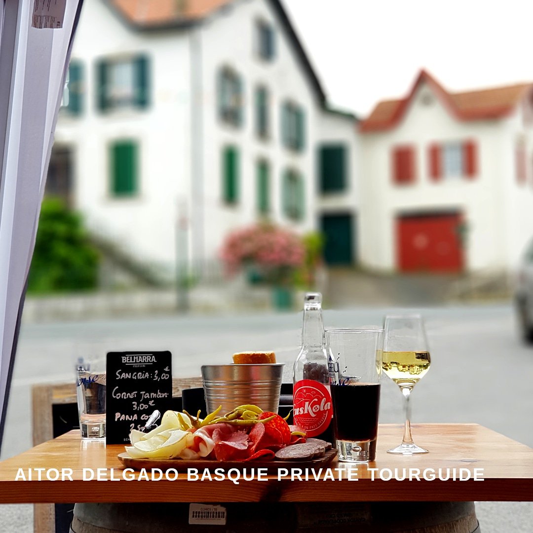 aitordelgadocom's tweet photo. In our #Basqueprivatetours #food is important... what about stopping and having a #localwine with #Basquecheese #Basqueham @kintoa & #Basque version of #Cocacola #Euskola? #luxurytravel #daytour #worldtraveler #basquecountry #FrenchBasqueCountry #SanSebastiandaytour https://t.co/MN9oYIZmxA