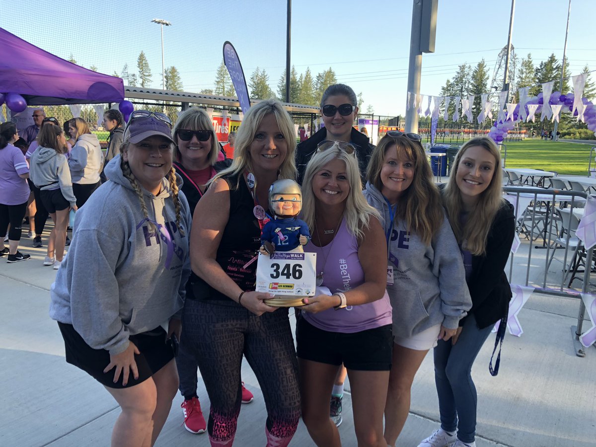 WeeHawk12's tweet photo. Today, the #betheHopewalk is ON! Honoring my granny who passed at 94 fr Merastatic Breast Cancer @VGandG @TinaMcDonoughXO @Tyra_Recruits #seahawkshuddlefor100 https://t.co/TBLlEYeAul
