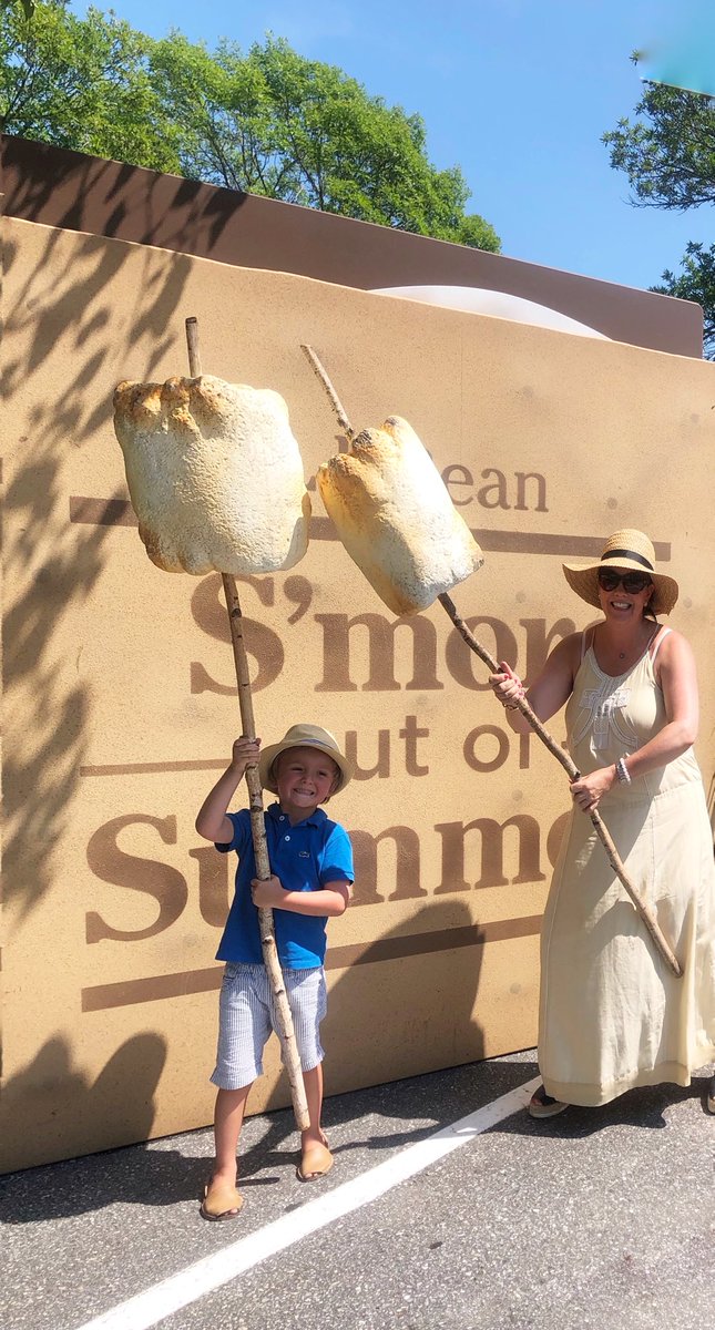 serverdeshoes's tweet photo. Summer time. Day off @LLBean #smoreoutofsummer https://t.co/xo3E5oekPz
