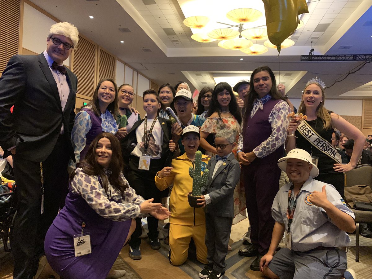 comixguru's tweet photo. I found my new 60 person dance crew! Dance Dance Resolution is back, y'all! #bortles #thegoodplace #sdcc #sdcc2019 #dancedanceresolution @nbcthegoodplace @mannyjacinto @DarcyCarden @jameelajamil @IMKristenBell @KenTremendous @MarcEvanJackson @TedDanson @dubjackharper @meganamram https://t.co/yJskEcaTZe