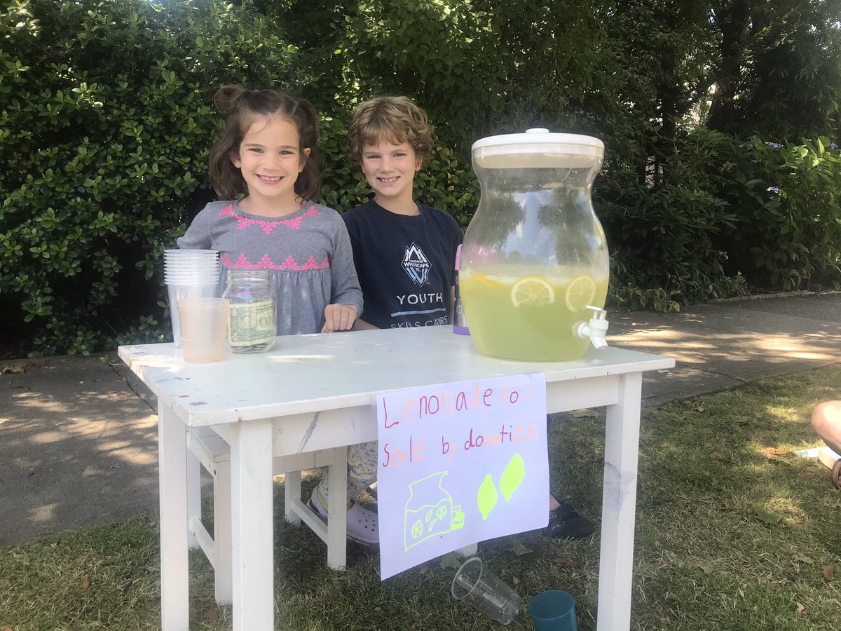 We stumbled upon two budding #Vancouver entrepreneurs at Ontario St / 13th Ave! <a href="/Startup_Canada/">Startup Canada</a> <a href="/innovate_bc/">Innovate BC</a> <a href="/nvbc/">New Ventures BC</a> <a href="/VIAwesome/">Vancouver Is Awesome</a>
