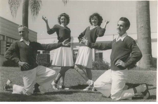 OsidePirates's tweet image. We had the incredible honor of helping to celebrate the 90th birthday of this incredible OHS graduate &amp;amp; cheerleader! Anne Holmes is truly the pride of Oceanside! 💚🎂🎀#Classof1947 @ohs_foundation @OsideNews @TheOsiderMag @KUSINews