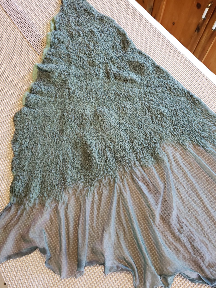 AtelierHeidi's tweet image. And here is the fabric we just made. This can be cut, sewn, and pieced together like other fabrics. It&apos;s lightweight and malleable to a certain degree, so you can stretch it around forms while wet. 
I&apos;m gonna make some more felt pieces and stitch them together for this dress!