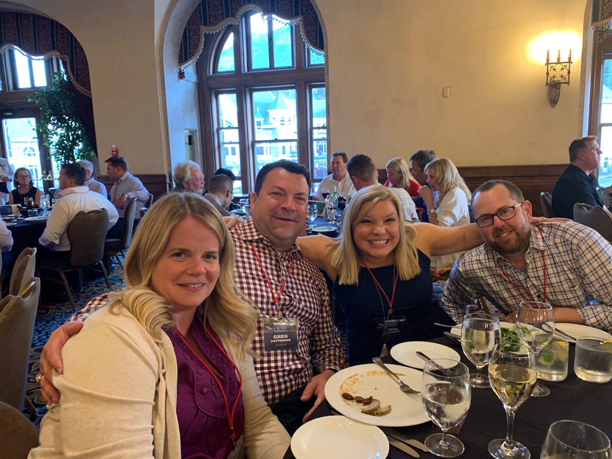 benusa5's tweet photo. Great time with GR8 agents!#OneAmFam https://t.co/CpXBSoL3X4