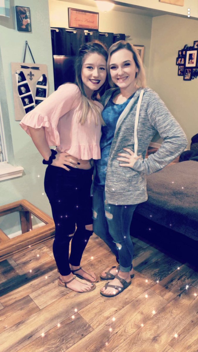 PeightonMclemo1's tweet photo. Happy effing 21st babyyyy😍🍻 love youuuuu🎉 @kelseimclemoree https://t.co/sJsHhUN6ih
