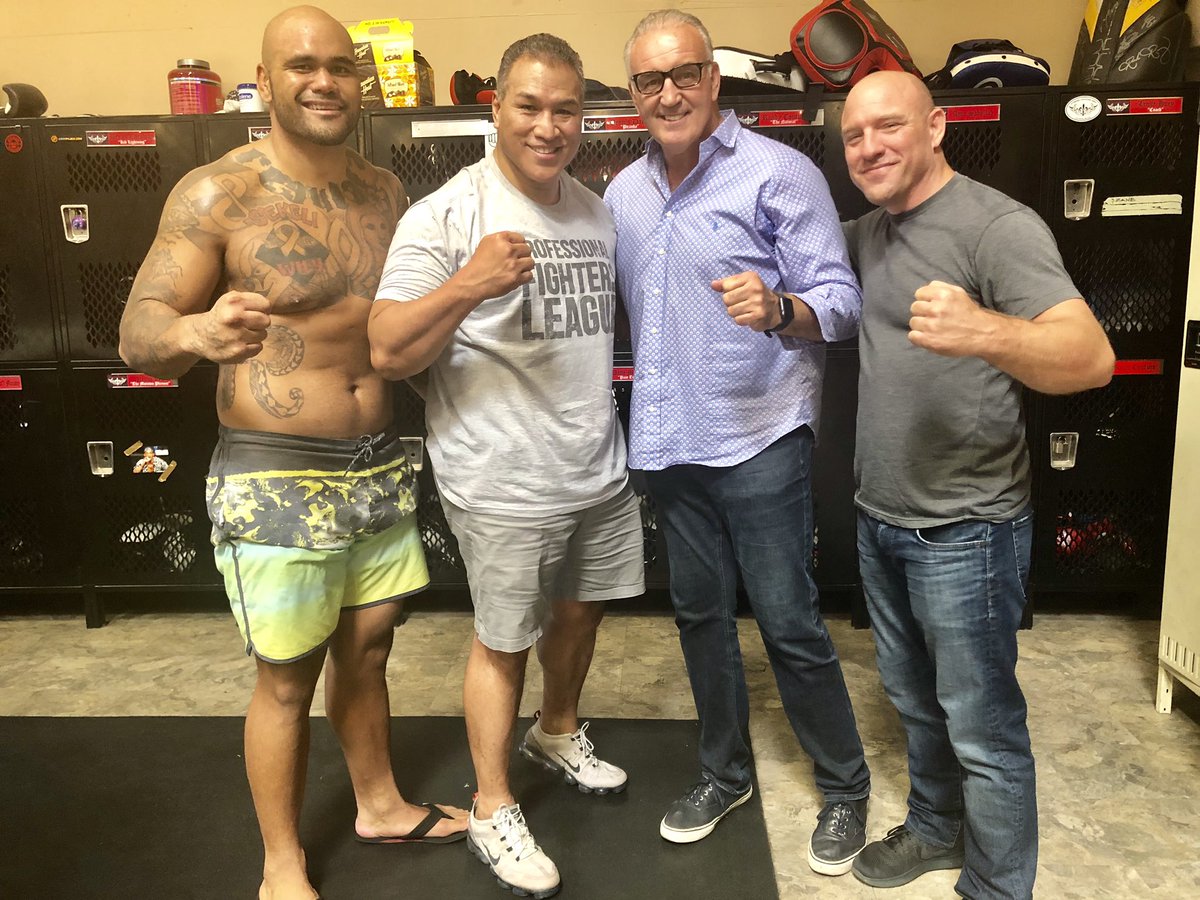 Great to see this Boxing Legend again @gerrycooney and @jimmysmithmma one the the best MMA commentators in the business. @WilyZeke a @ProFightLeague Heavyweight..... RT