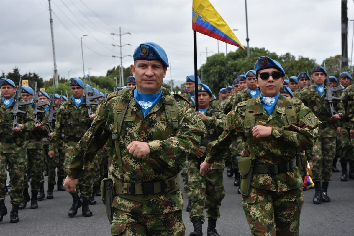 Comando de Educación Doctrina on Twitter: "Airoso marchó #CEMAI con sus boinas azules, durante histórico y vistoso desfile militar y policial de este #20deJulio , una vez más