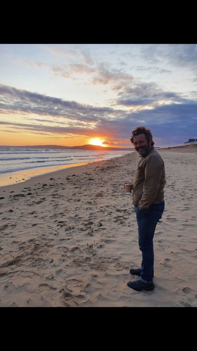 michaelsheen's tweet photo. Aberavon Beach at sunset with a hot chocolate #SanPortablo https://t.co/Ppam15pPQJ