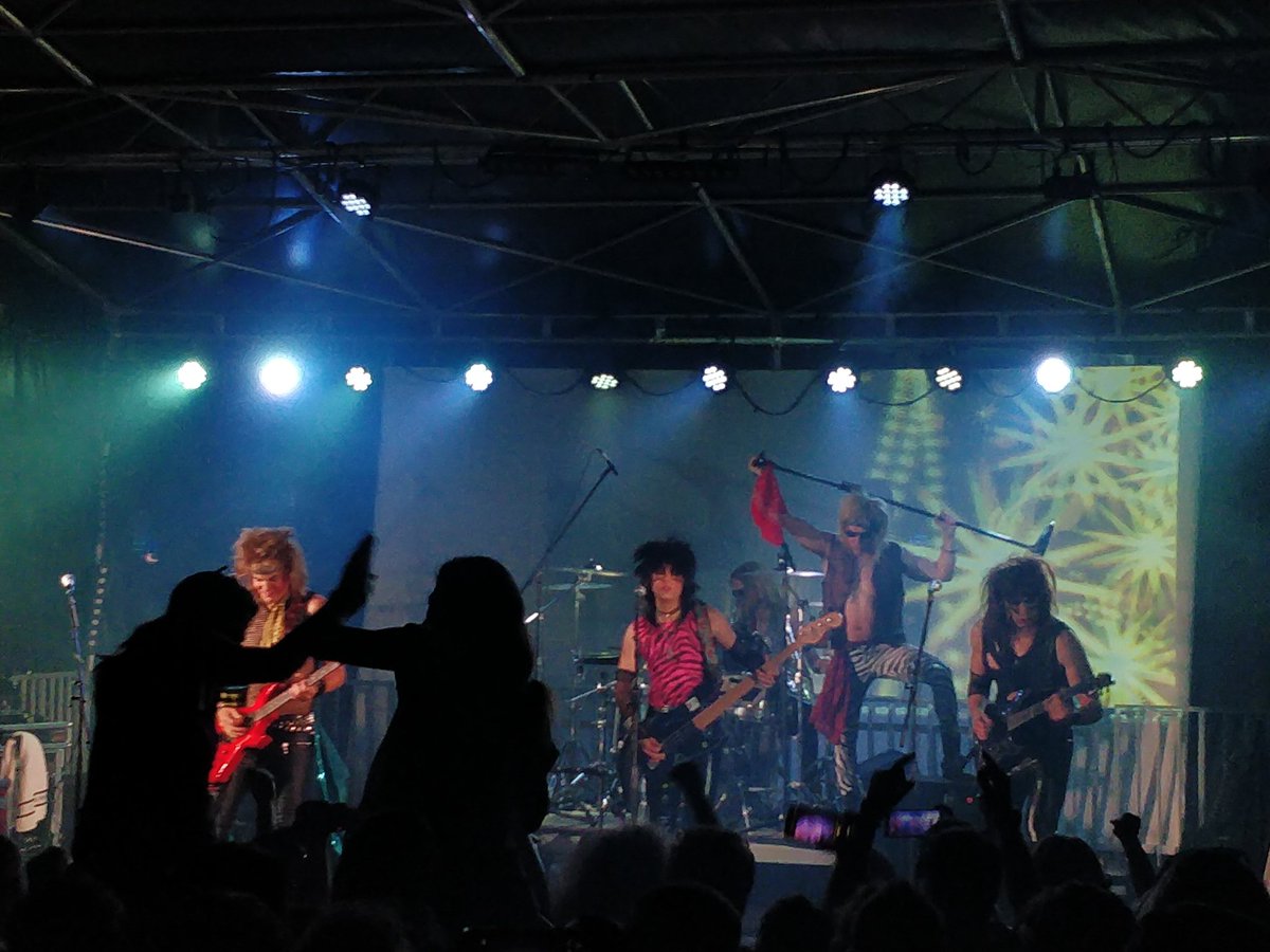 strangeglyph's tweet photo. Invasion of the 80s at #hardronic https://t.co/SJ3WddEmha