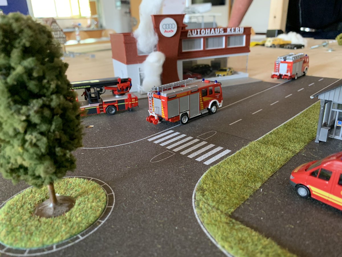 DitfurthA's tweet image. Üben üben üben! #firefighterforlife #planspiel #feuerwehrstaufen