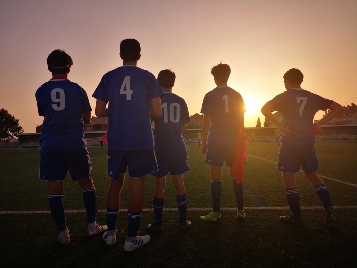 coachspinks8's tweet photo. A busy day for the @FCFrederick boys teams. A training session with Real Madrid coaches followed by their second scrimmage in 24 hours. Both on the losing side, but great day for everyone 👍🏻 #FCFredSpain #twozeroloss #onezeroloss #lotsofchancestoscoresthough https://t.co/gPqJMv7GVA