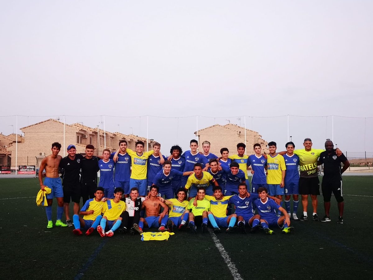 coachspinks8's tweet photo. A busy day for the @FCFrederick boys teams. A training session with Real Madrid coaches followed by their second scrimmage in 24 hours. Both on the losing side, but great day for everyone 👍🏻 #FCFredSpain #twozeroloss #onezeroloss #lotsofchancestoscoresthough https://t.co/gPqJMv7GVA