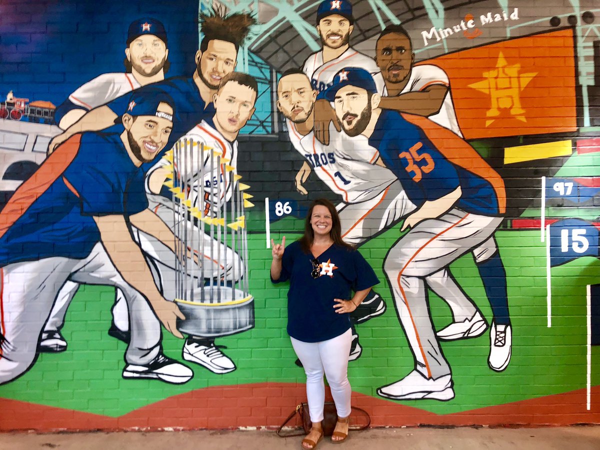 MsPinson_MYE's tweet photo. Take me out to the ball game! ⚾️#MYEsummerfun #summerselfiebingo https://t.co/MbsF6Iu9Xf