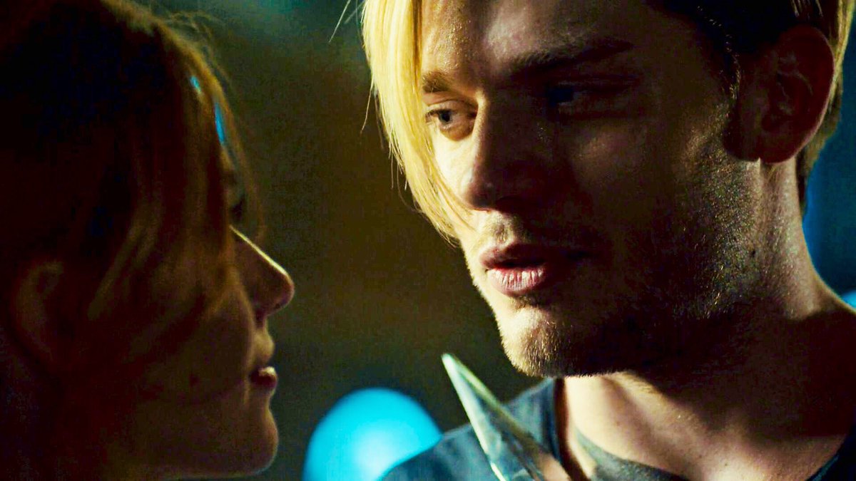 ForeverAliRae's tweet photo. #ClaceAppreciationWeek
Day 6 - Favorite Fight Sequence
I know it gets a little Angsty at the end but this has gotta be my favorite. Sassy Clary. Cocky Jace. The flirting. The smiles. Itβs everything you want a clace scene to be.
#Clace https://t.co/lyb0uQOxpl