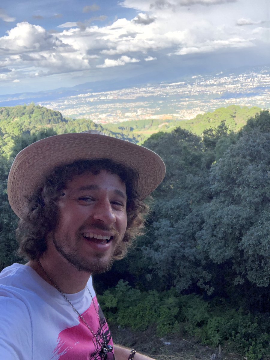 LuisitoComunica's tweet photo. Desde los cerros verdes de Guatemala se continúa viendo claramente que no te ama. https://t.co/FHJwnCyn6D