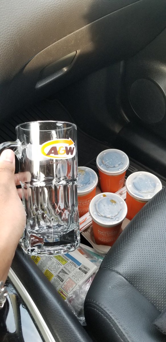 ShogunRAZ's tweet photo. Shoutout to @GreatRootBear for his BIRTHDAY and telling me about this @AWCanada #FreeRootBeerDay here's my way of celebrating both things LOL :D https://t.co/CFBImprYgw