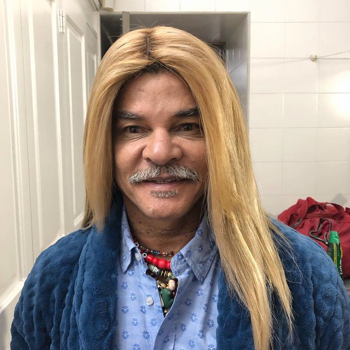 El Pibe Valderrama se sacó los rulos y mostró su nuevo look. 📸