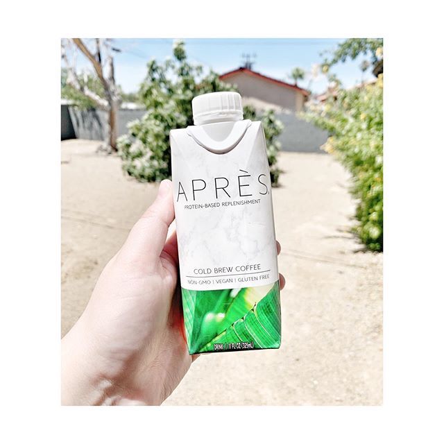 lyndsinreallife's tweet image. Started my morning with this cold brew coffee protein drink from @drinkapres ☕️😋 I’m not usually a plant-based person; I was pleasantly surprised! 🌱
Thanks @theskimm for the discount to give #drinkaprès a try!
.
#theskimm #platbased #vegan #proteindr… ift.tt/2xZk5OA