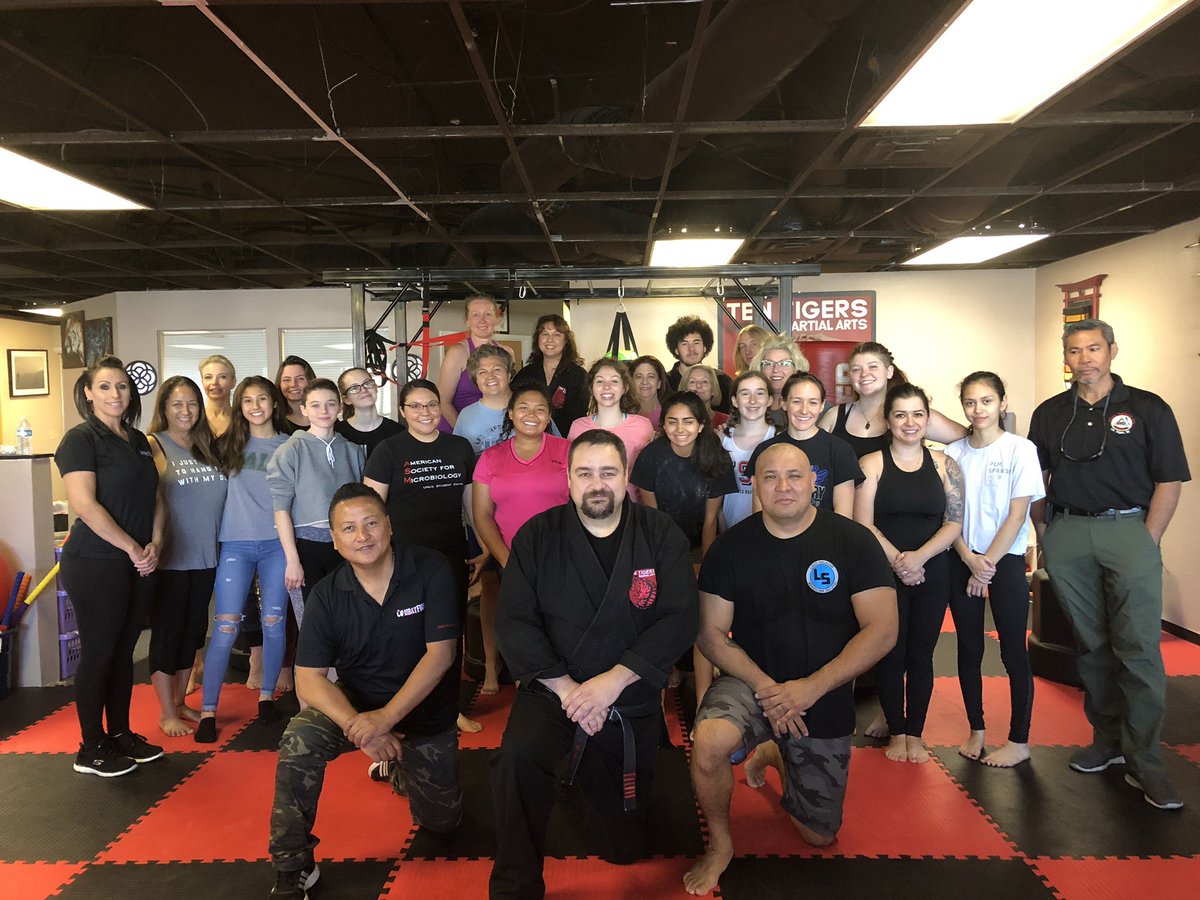 TenTigers2's tweet photo. Our Women’s Self Defense Seminar! #lasvegas #summerlin #thelakeslasvegas #springvalleylv #selfdefense #martialarts #combatfma #lalosalazarbjj #kempo https://t.co/EzVCwgqPcL