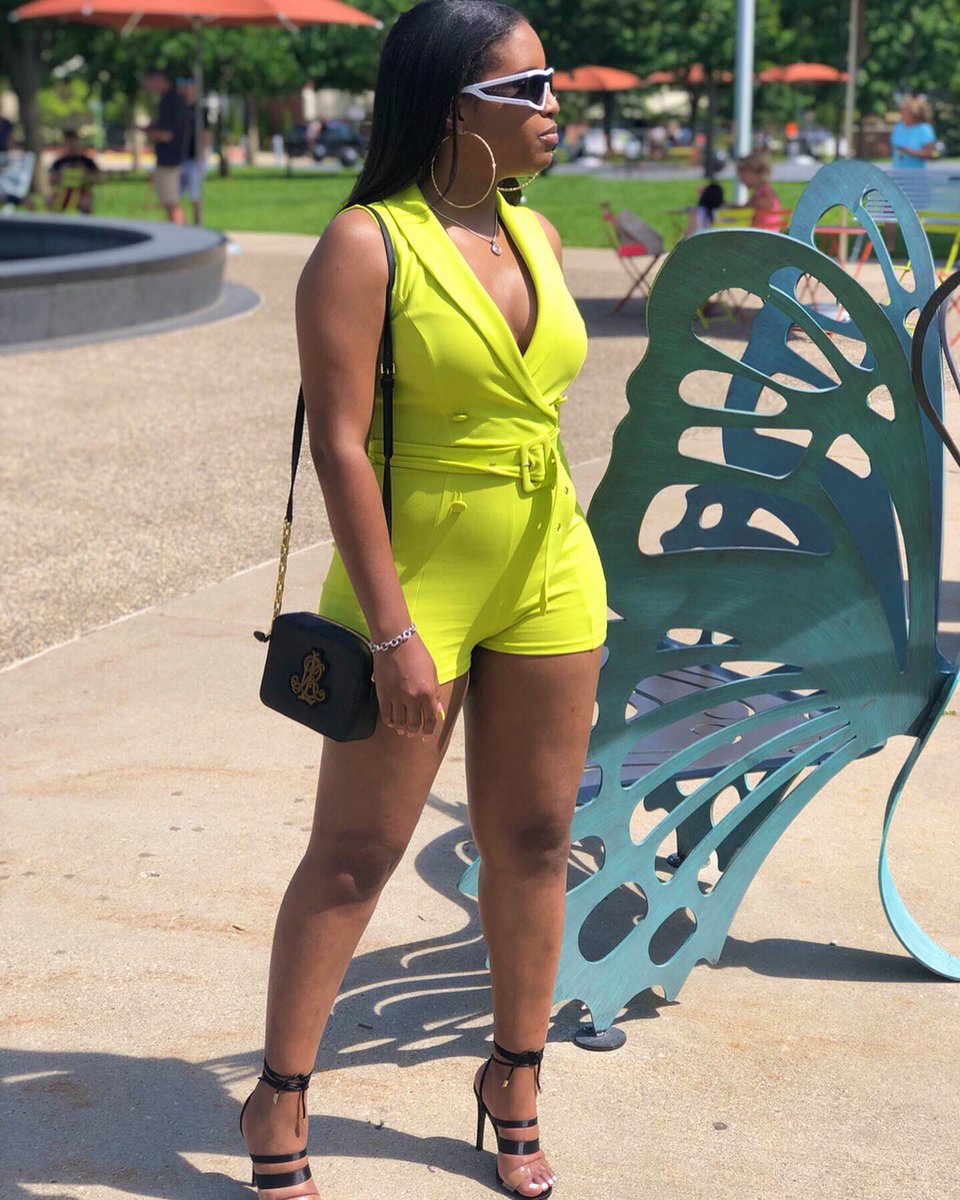 hannahnsimone's tweet photo. Hottest out but you already knew that 🤑 #realhotgirlshit #SiMspiredStyles 🕊 https://t.co/rZS53bLJXK
