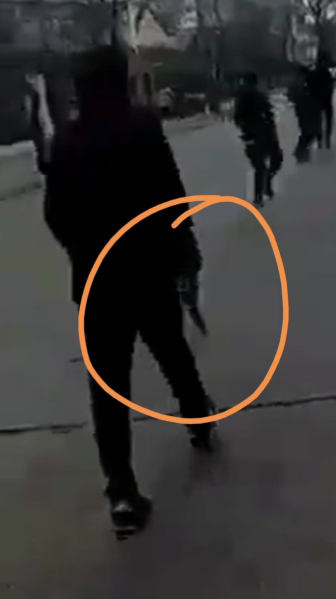 Gustavobb0's tweet photo. @marce_areco Si. Ya se seguramente un hincha de Nacional se infiltró con los tirapiedras... https://t.co/16RnyFXXKj