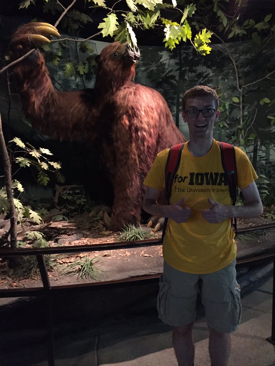 NGrandstaff's tweet photo. See the GIANT sloth at the Natural History Museum. ✅
#47Things #15Left https://t.co/OPzW5lDOMo