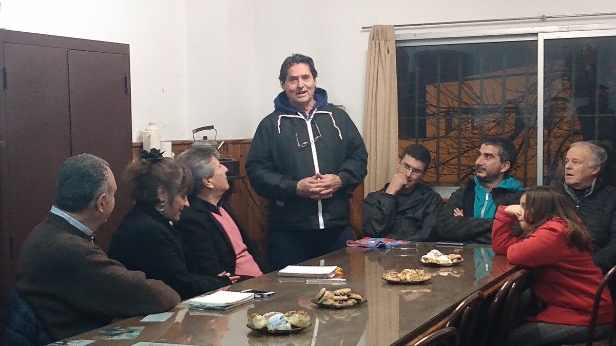 paez_chucho's tweet photo. En la Sociedad d Fomento del Martillo con los vecinos del b° junto a @MarinaLSantoro
@VitoMundial
👉 La frecuencia d transporte público
👉 La inseguridad, los vecinos están desamparados
👉Salas de salud sin guardias,
La esperanza está en marcha
#FernandaIntendente
@FrenteDeTodos https://t.co/iiTyDHVtJE