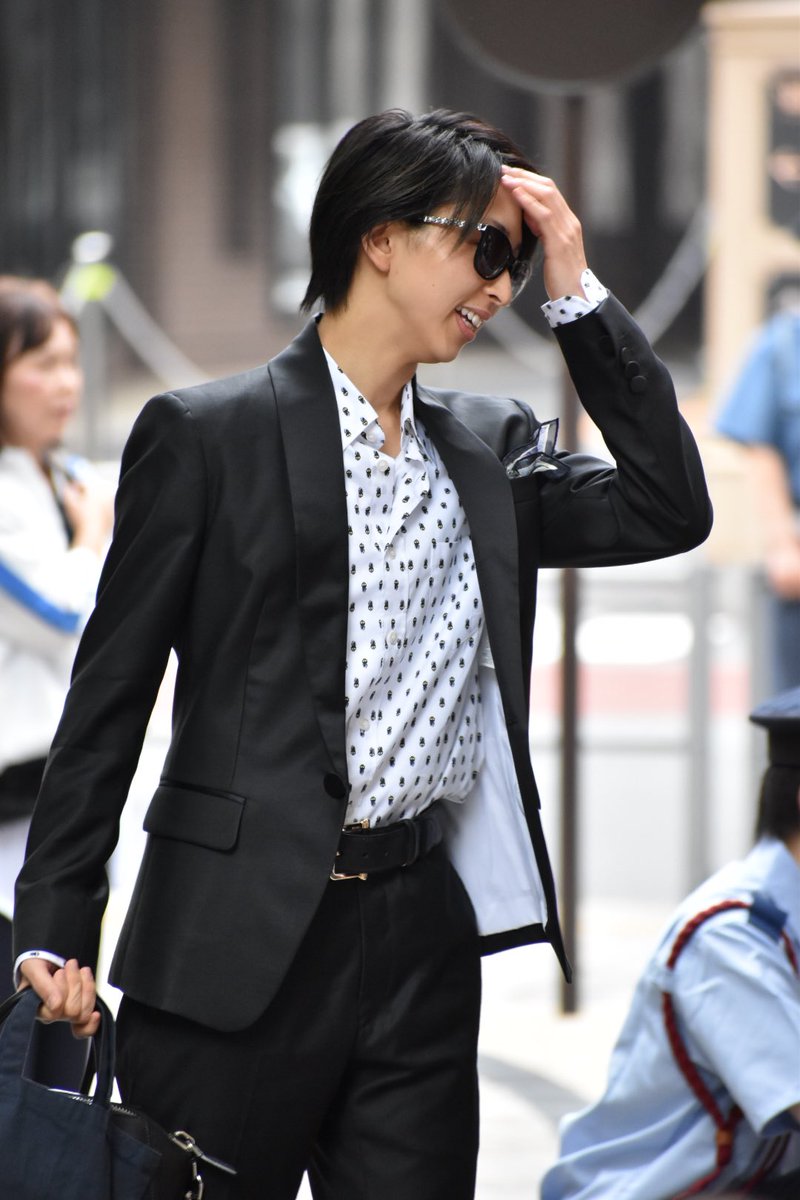 N A A Twitterren 19 07 21 宙組 千秋楽 入り 桜木みなと さん 千秋楽おめでとうございます 開襟スーツに人差し指指輪 オーシャンズを通して ずんちゃんの色気が倍増 N A A Twitterren 19 07 21 宙組 千秋楽 入り 桜木みなと さん 千秋楽おめでとうございます 開襟スーツに人差し指指輪 オーシャンズを通して ずんちゃんの色気が倍増