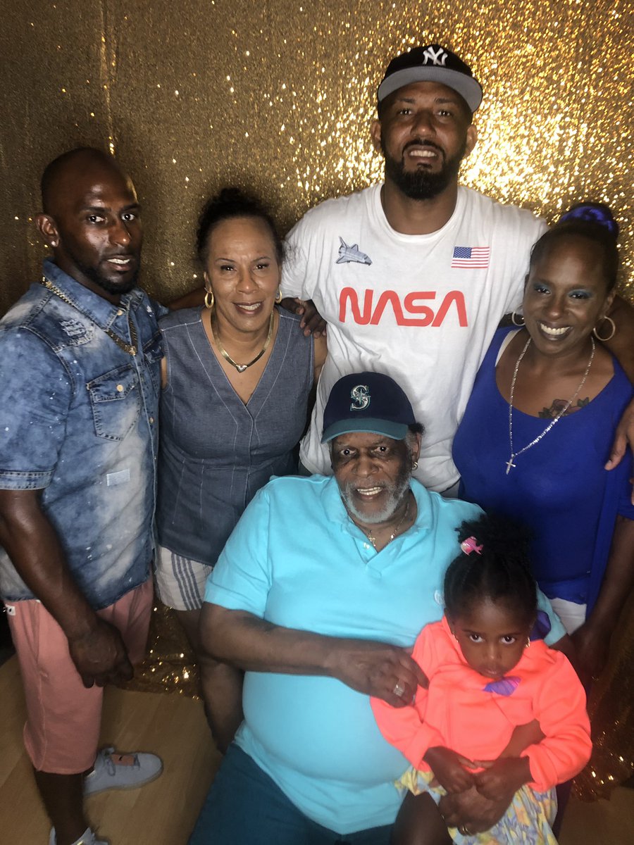 ChocolateDom1's tweet photo. #lawanda66bday https://t.co/VuGO5EUozE