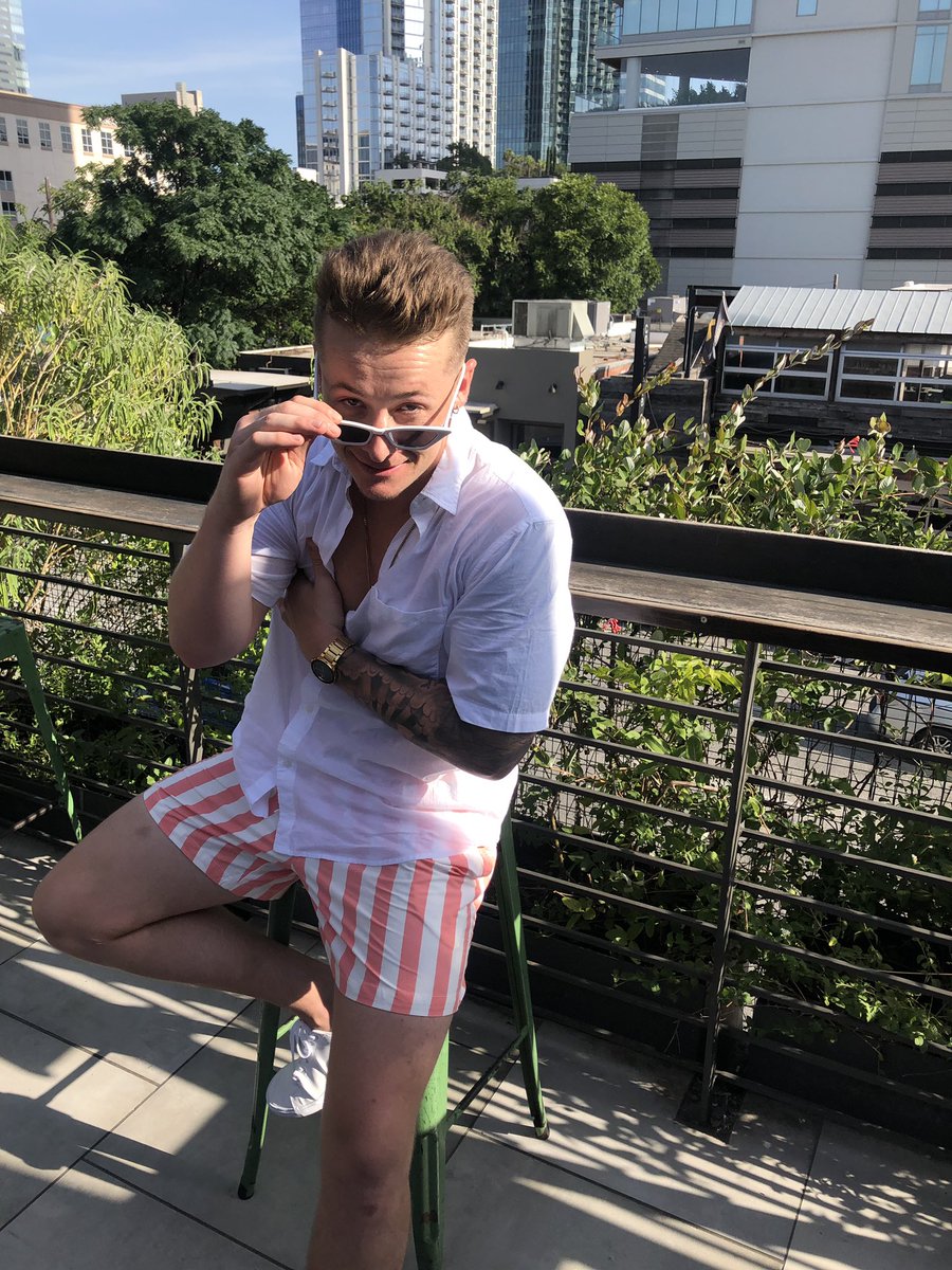 sempreshuffle's tweet photo. officially my jordan year &amp;
i am so grateful for life in general
 😁🌎🍾 https://t.co/csdwg2qc3D