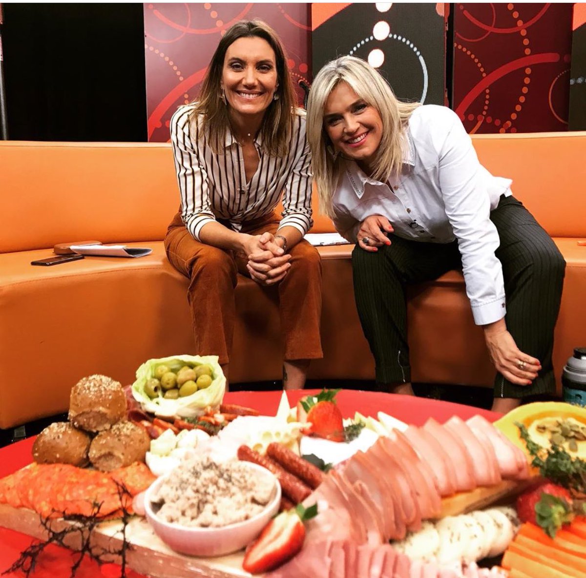 ENConsentidas's tweet photo. Qué picada #cattivelli no @saritaperrone y @MariaGomensoro ??? https://t.co/iXKtiZ3kA1