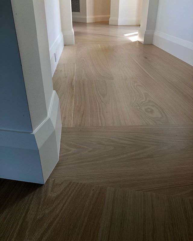 MattRisinger's tweet photo. Classic, Crisp, Timeless. Check our how wide these floors are! @ingrainedbynature 12” Oak. #interiors by @elizabethstanleydesign #architecture by @shifletgrouparchitects #construction and #craftsmanship by #Risinger https://t.co/FtoswHxHcV https://t.co/CoABqRcEoq