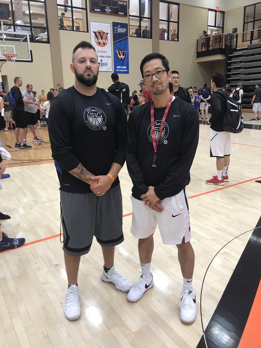cmolewis7's tweet photo. I’ve always admired @CoachCho from Oregon and his way of teaching the game. Was fortunate to be able to lead a clinic with him this week. Learned a lot from him in the short time we had together. https://t.co/atADgzgQ5o