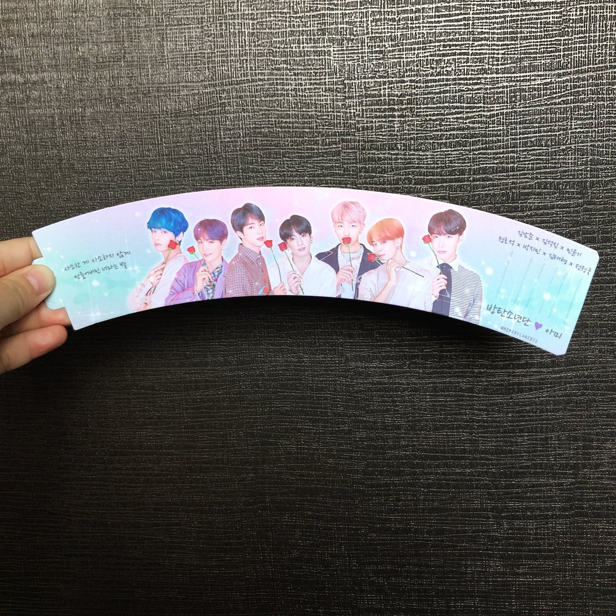 ohmy_cupholder's tweet photo. BTS 6th Anniversary Cupholder
방탄소년단 데뷔6주년 축하 기념 컵홀더
🇸🇬 Jewel Coffee, Orchard Xchange
🇸🇬 Singapore 싱가포르 新加坡
🇸🇬 6/6 ~ 6/8
❤ @MemorylaneBTS #MEMORYLANEBTS #SGMEMORYLANEBTS
#방탄소년단 #BTS #cupsleeve #杯套 #カップホルダー https://t.co/iiyR31lQGz