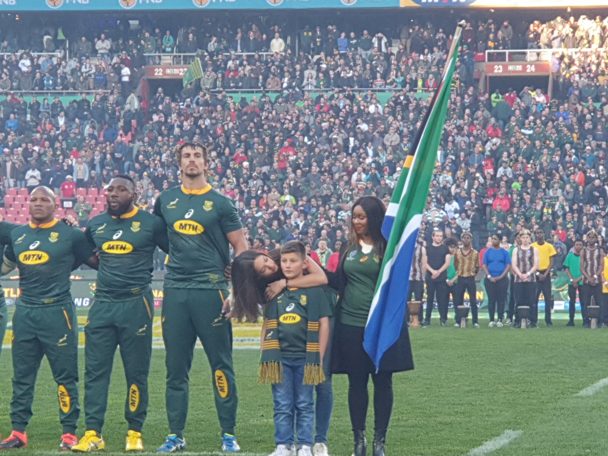 MinnieDlamini's tweet photo. I stood with #JamesSmall's kids as we sang the national anthem 🇿🇦 Two of the strongest and bravest kids who stood in front of the world days after losing their dad 💔 His legacy lives within both of you, sending my deepest condolences and love ❤ #RSAvAUS #RIPJamesSmall 🇿🇦 https://t.co/O2GUNm31pU