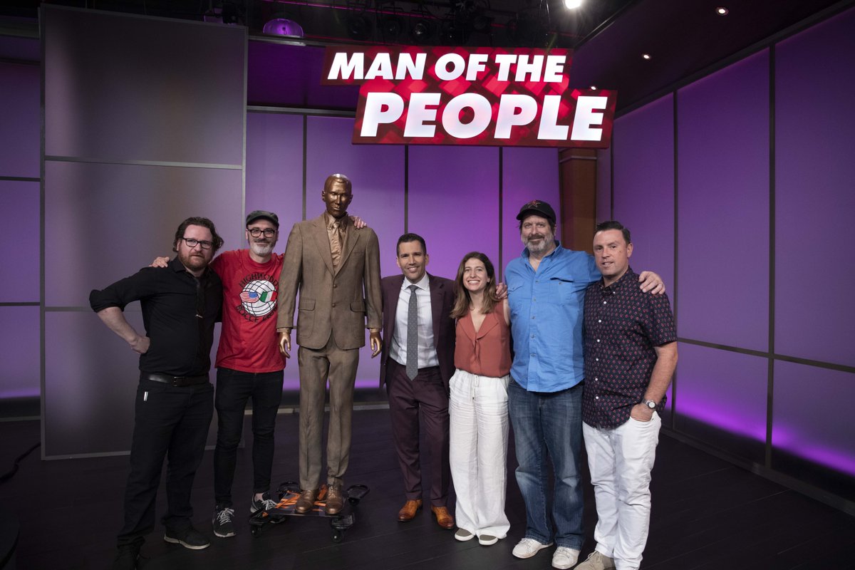 MOTPTV's tweet photo. A man with his team and his statue https://t.co/ar6NkR0qUu