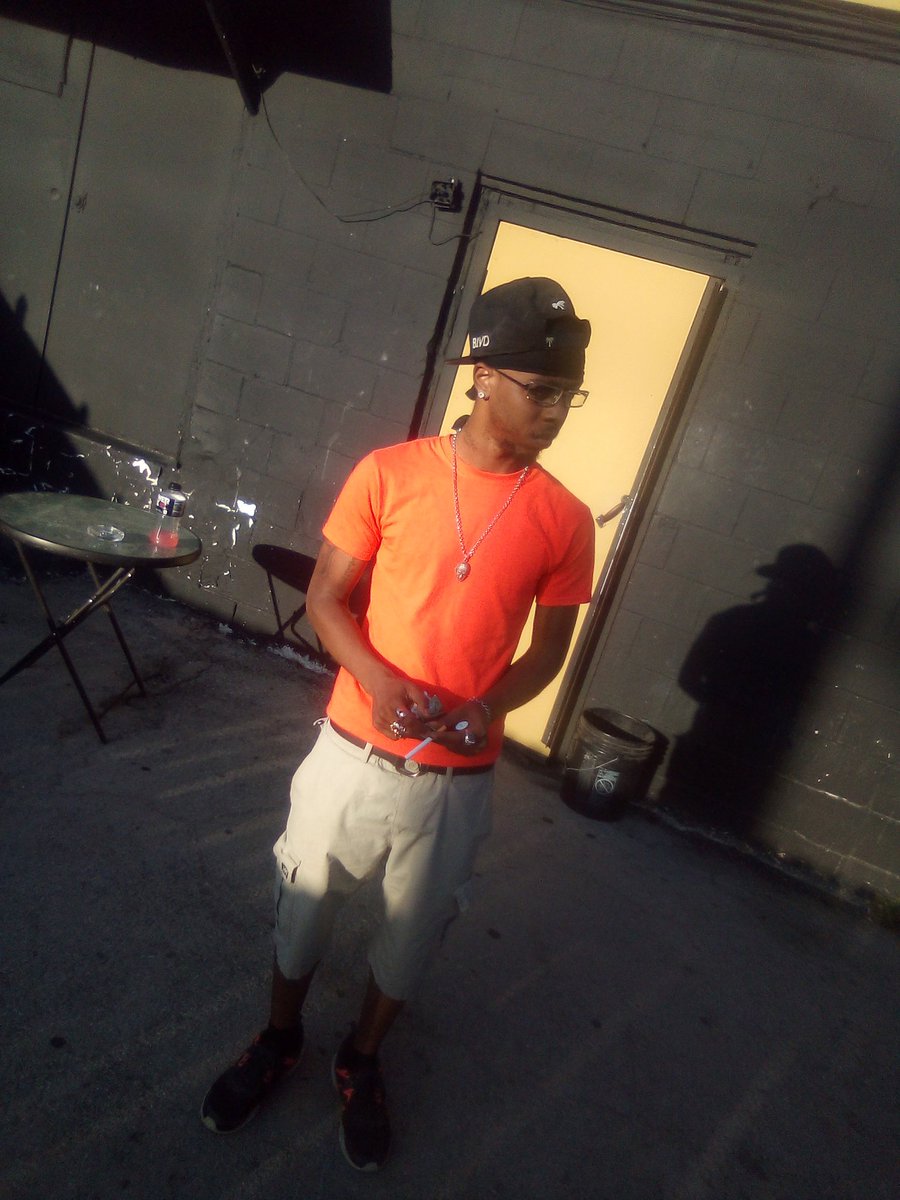 ShadowBatz's tweet image. Dripped gold on her bumper now her seat is honey mustard 🌊🌊🌊💦💦💦🤑
#Apollo11 #Justus2 #SaturdayVibes #StrippersInTheHood #clubbing #weekend #FolloForFolloBack #F4F #retweet @CapitolRecords @defjam  @hopelessrecords