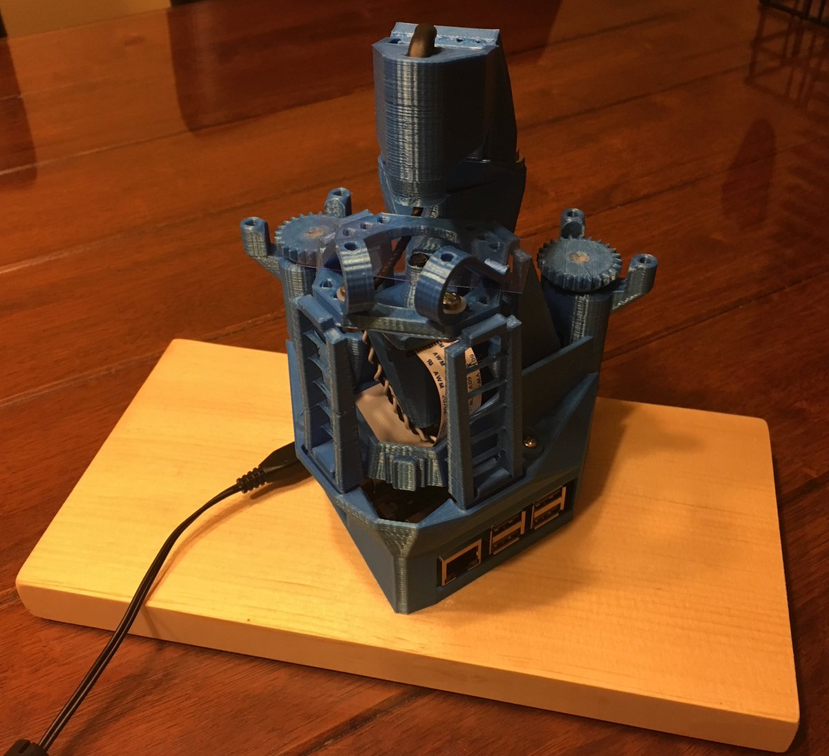 fraga_eddy's tweet image. Updated the #openflexure microscope by including the bottom #raspberrypi enclosure. It makes the instrument look much better. Also included a wooden bottom plate for improved support.