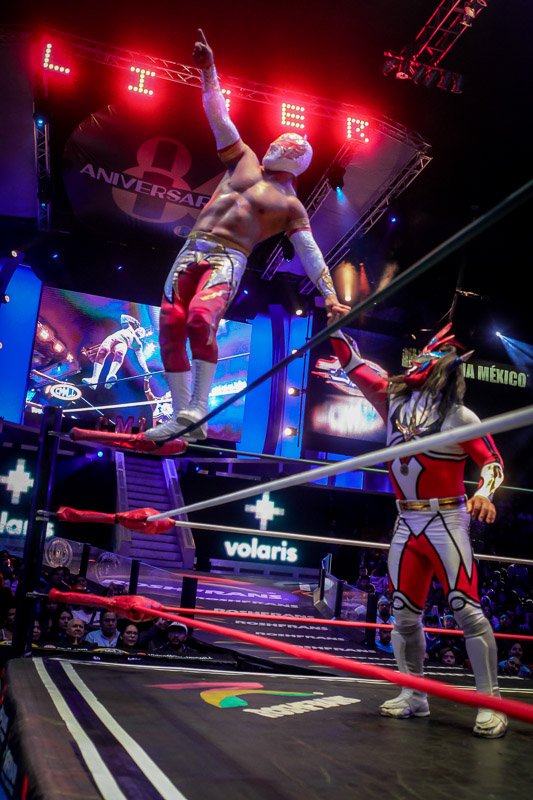 fansCaristico's tweet photo. #ViernesEspectacularCMLL
#LigerCMLL
#ReyDePlataYOro https://t.co/gVRKpjTuVx