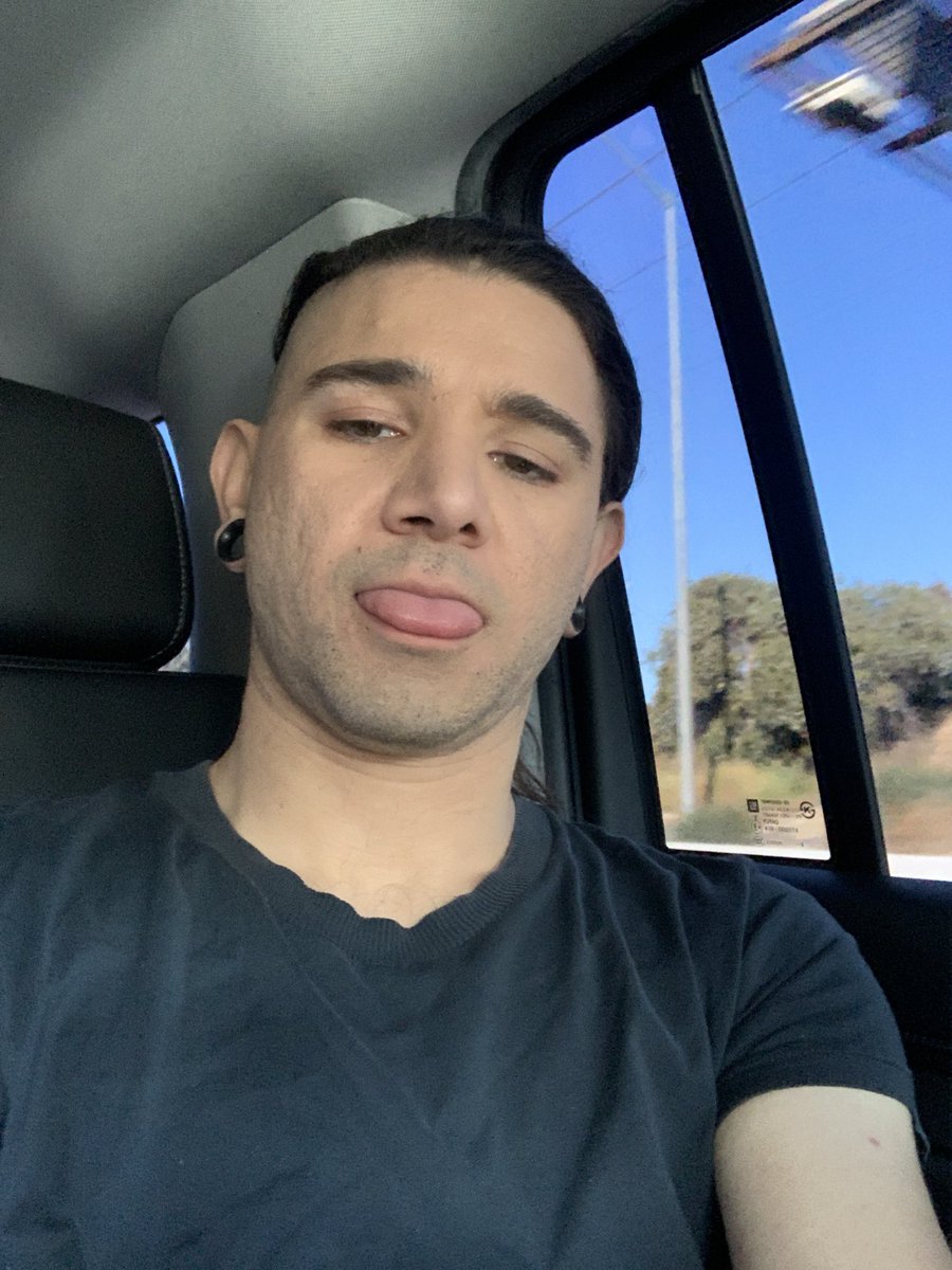 Skrillex's tweet photo. Clean shaven’, clean raven’ https://t.co/p91eUnyoZV