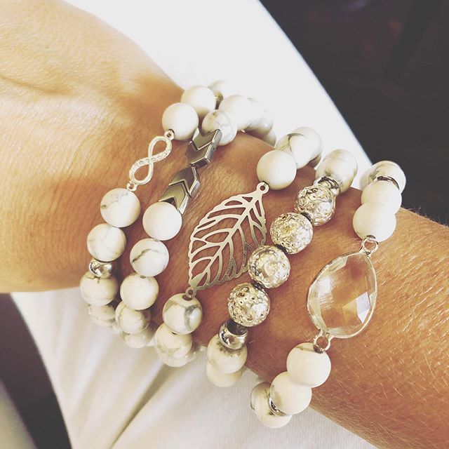 beautyfull2016's tweet image. Howlite stone is also known as the calming stone. Perfect to wear after a stormy couple of days. #calmingstone #thunderstorm #tornadowarning #summerstone #howlitestones ift.tt/2Z2k9c8