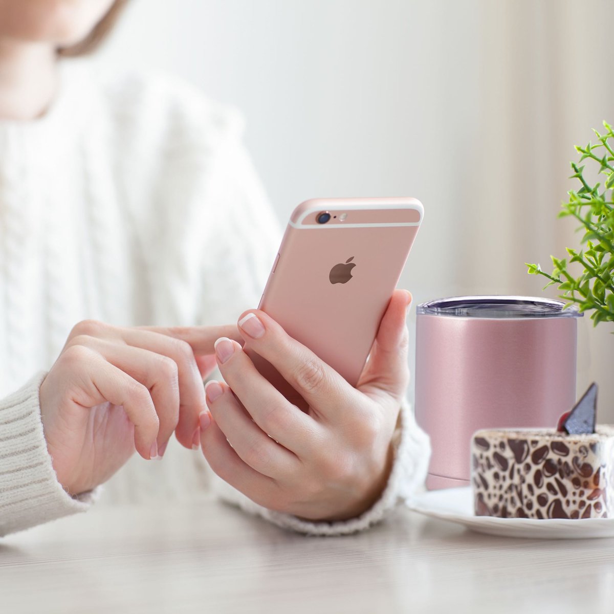 DrinkEssentials's tweet photo. Rose gold is where its at! Our multi-purpose 10oz insulated tumblers keep cold drinks cold &amp; hot drinks hot, longer. Perfect in the summer by the pool, at the beach or on a boat! 
https://t.co/LnInDqx0ir https://t.co/KLE07C5M59