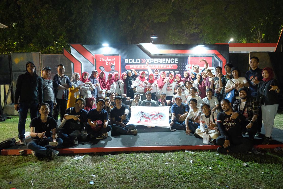 After Concert At City Concert Bold Xperince 2019 🎊💃 Bahagia bisa melompat lebih tinggi bareng-bareng. Sampai jumpa di konser berikutnya 🙌🙌 
.
.
#sheilaon7 #SheilaOn7Day #sheilagank #sheilagankkotadaenk #backupsingerofsheilaon7 #weareonebigfamily #boldxperience