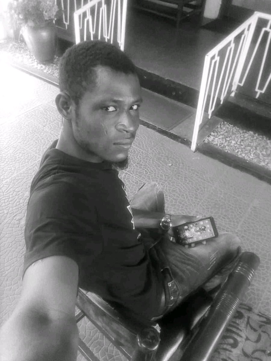 AwuniSimon7's tweet image. Look for a girl