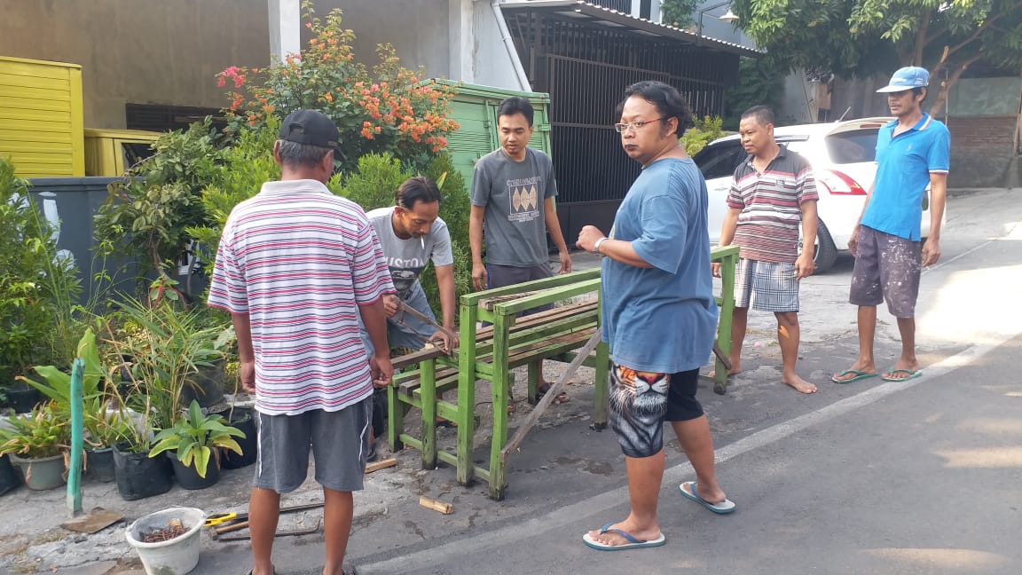 PakRT03's tweet photo. Ini kerja bakti ku , mana kerja baktimu 😁😊 ... @PakRT03 #rt03 #rw06 @kelkembangarum @Kec_SMGBarat @PemkotSemarang @PemkotSmg @humasjateng #JatengGayeng https://t.co/tPcTXLBlAn