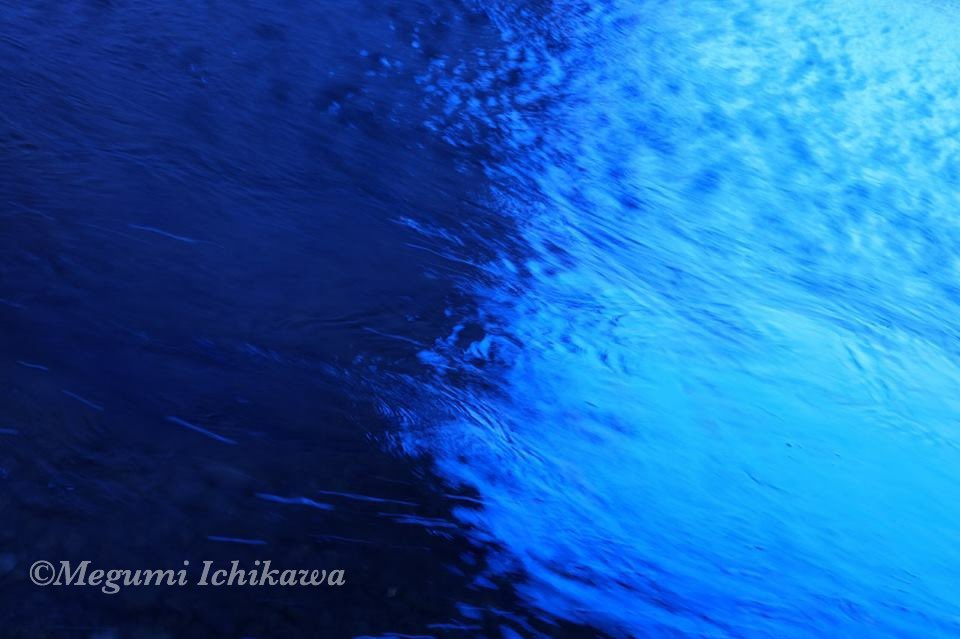 浅い青と深い青