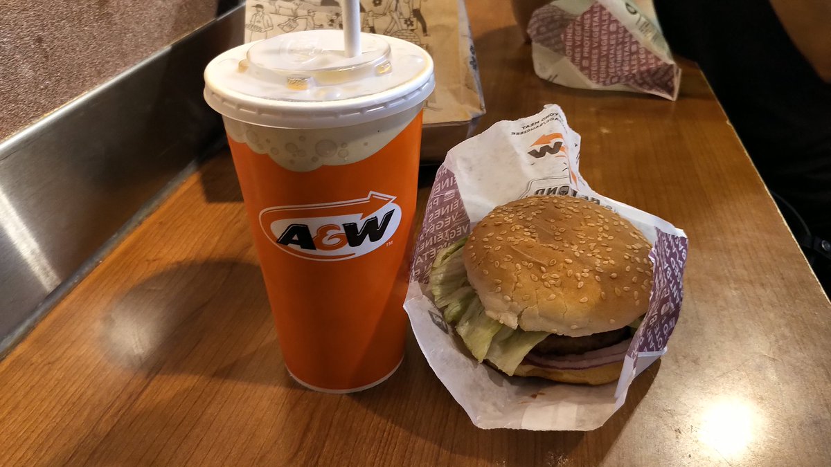 GreatRootBear's tweet photo. Truly the best way to end the day. Thank you all for the kind messages today and thank you @AWCanada for declaring my birthday a national root beer holiday in Canada.

#FreeRootBeerDay https://t.co/Uuc49vJV9e