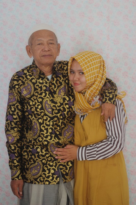 nisak24's tweet photo. Abah Romli 😘😘 sehat sllu yaa panjang umur &amp; murah rezeki 🤗🤗 https://t.co/bmudXiK6gX