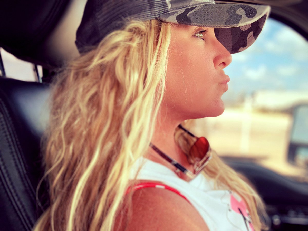 CaptLittlejohn's tweet photo. Patiently waiting for my turn on back down the boat trailer #cantbackdownboat #SaturdayThoughts #angler @CaptLittlejohn https://t.co/SX9fVIdGNW